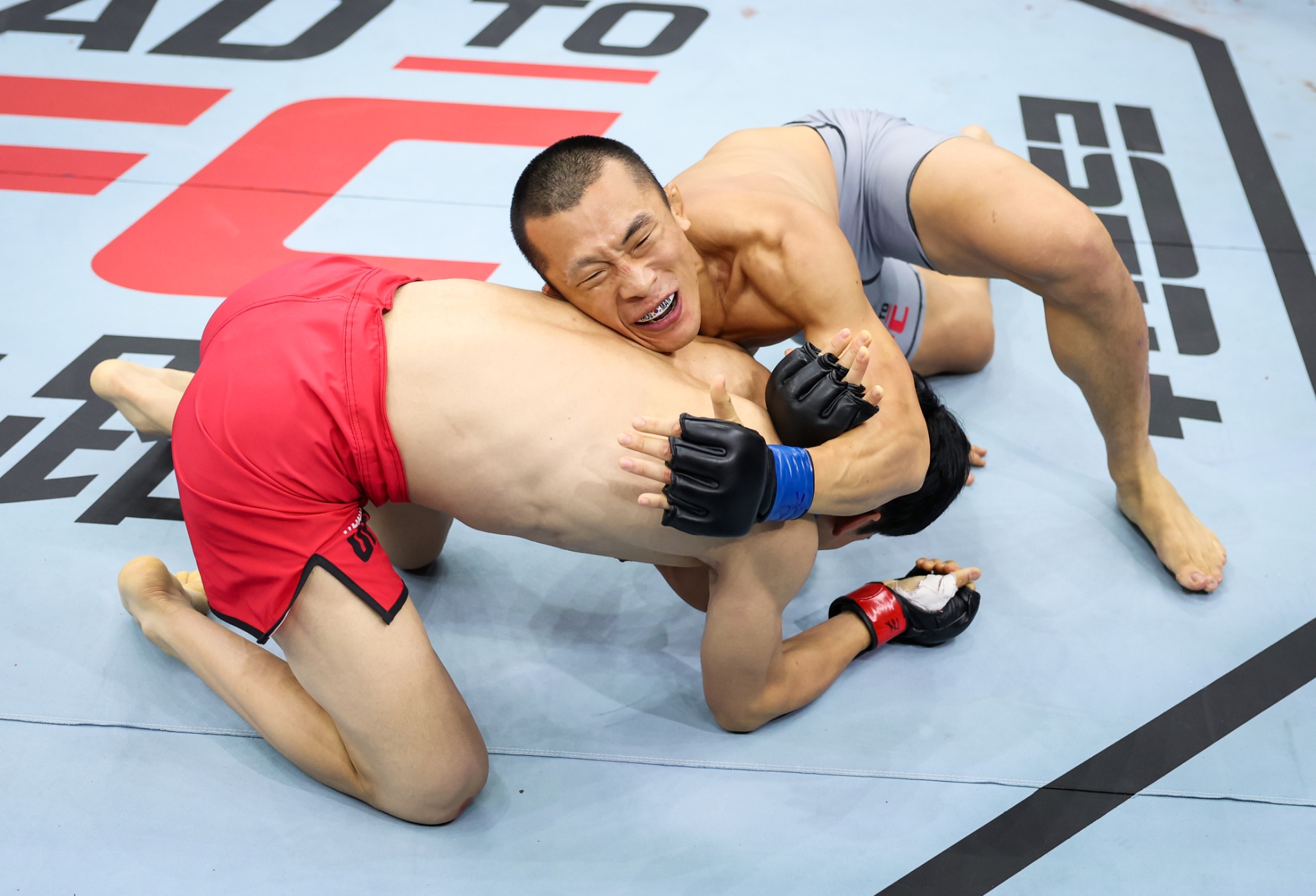 로드투 ufc 2 김상욱 선수의 경기 모습. (사진= 한국 미디어 커뮤니케이션)
