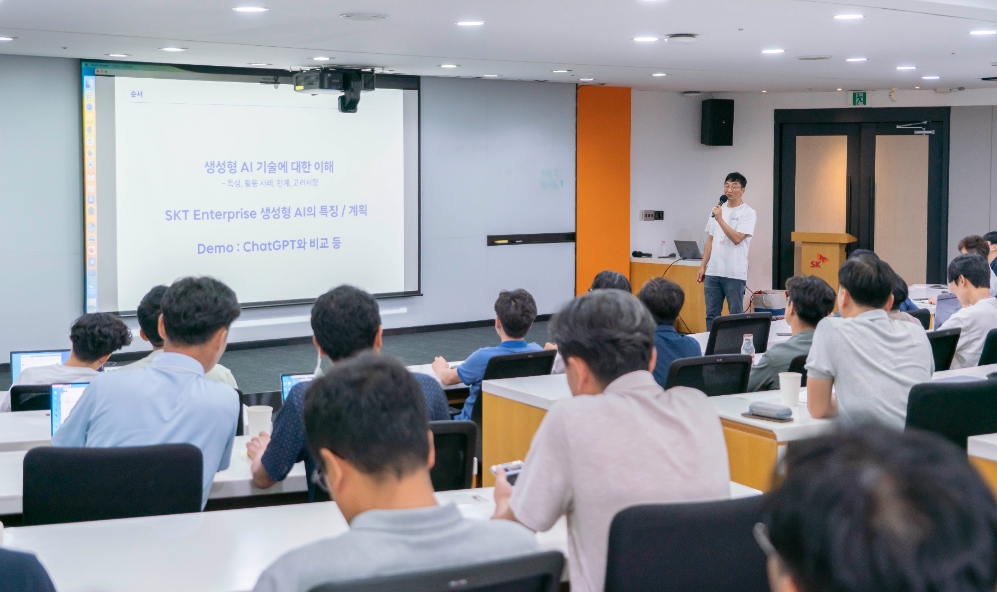 SKT, 기업·공공용 멀티LLM AI 추진