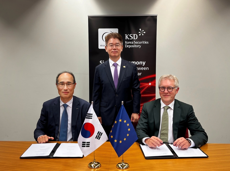 왼쪽부터 이순호 한국예탁결제원 사장, 유정현 주벨기에유럽연합대사관 주NATO대표부 대사, Peter Sneyers 유로클리어 CEO. 사진=한국예탁결제원