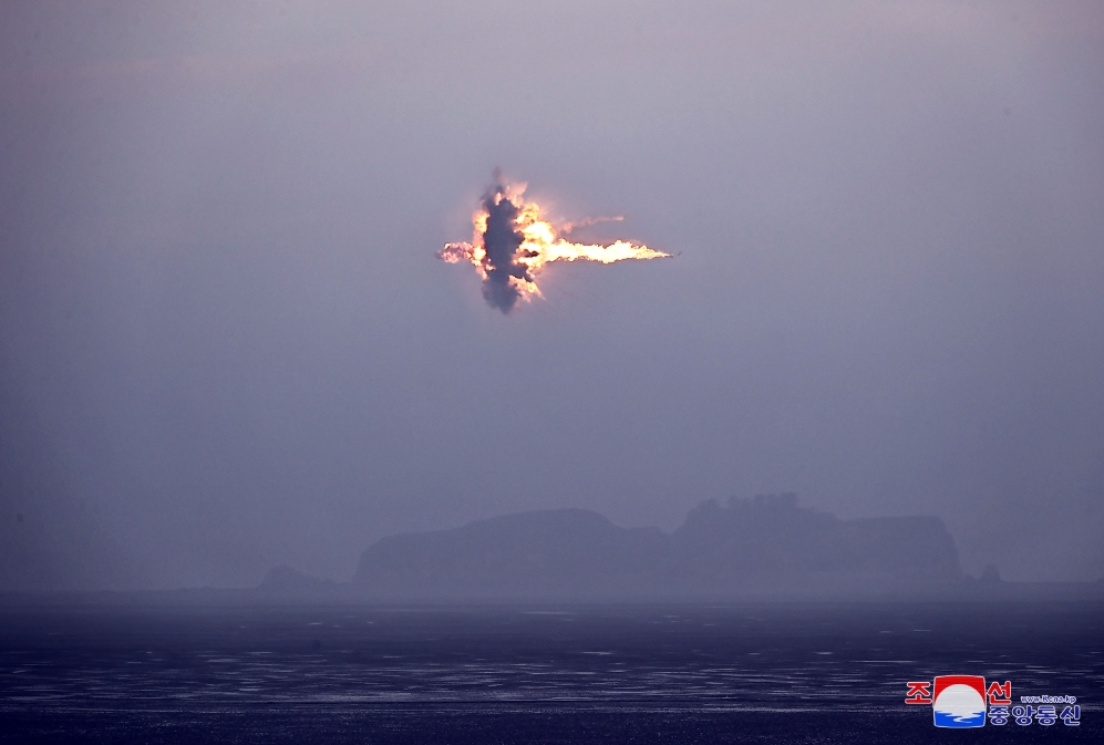 북한은 지난 2일 새벽 장거리 전략순항미사일을 발사하며 전술핵공격 가상발사훈련을 진행했다고 3일 밝혔다. 사진=연합뉴스