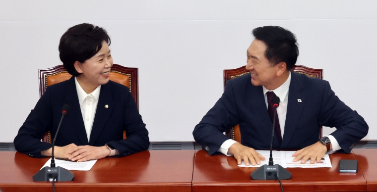국회 국민의힘 사무실에서 지난 12일 김기현 대표와 한국의희망 양향자 공동대표(왼쪽)가 만나고 있다. (사진=연합뉴스)