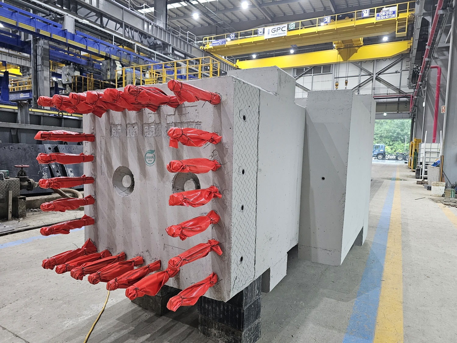 이달 초 환경성적표지인증을 획득한 GPC의 PC제품.(사진=GS건설)