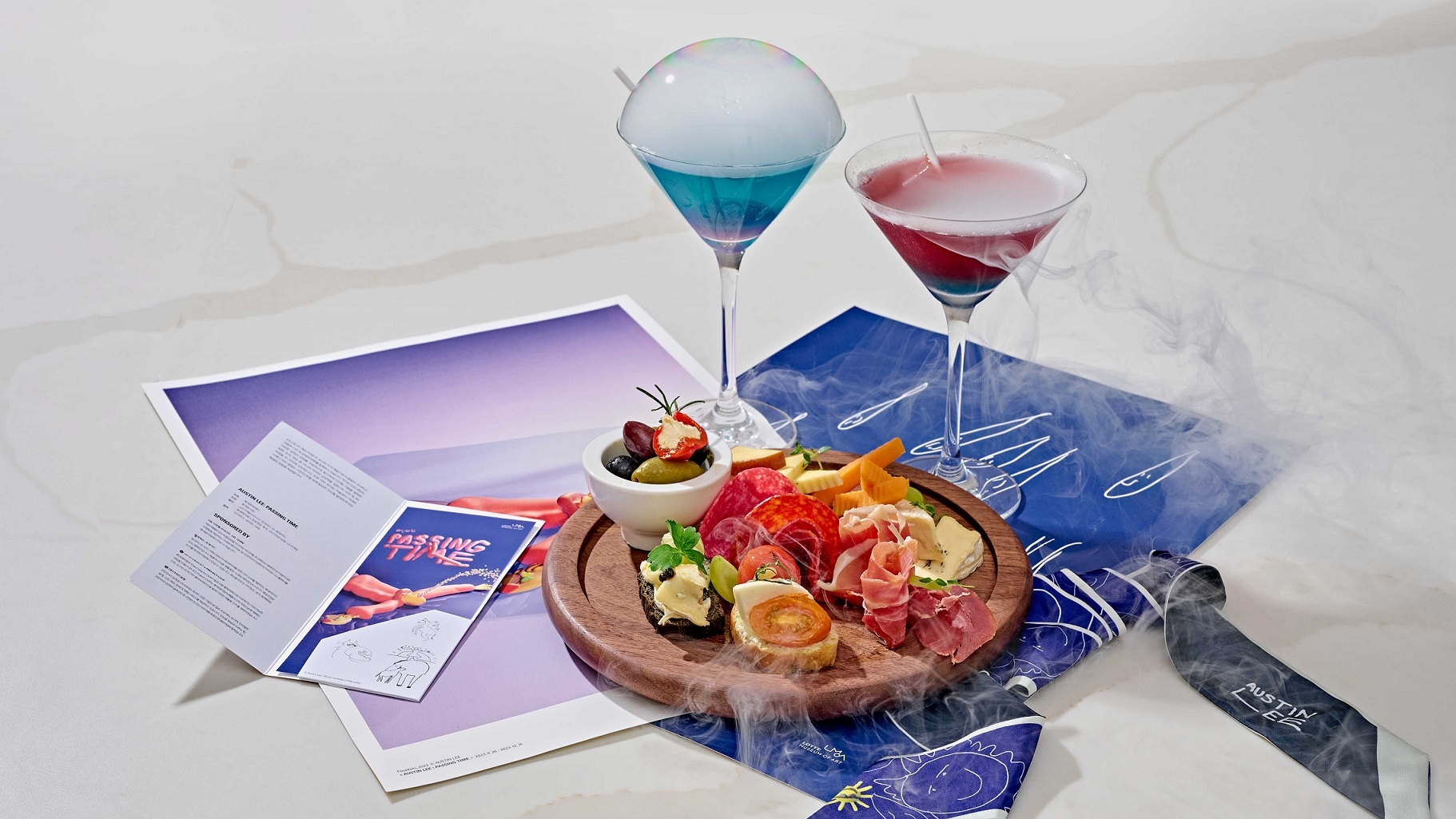 롯데호텔 월드 ‘패싱타임’ 패키지, 타파스 플레이트와 칵테일 2종 이미지.(사진=롯데호텔 월드)