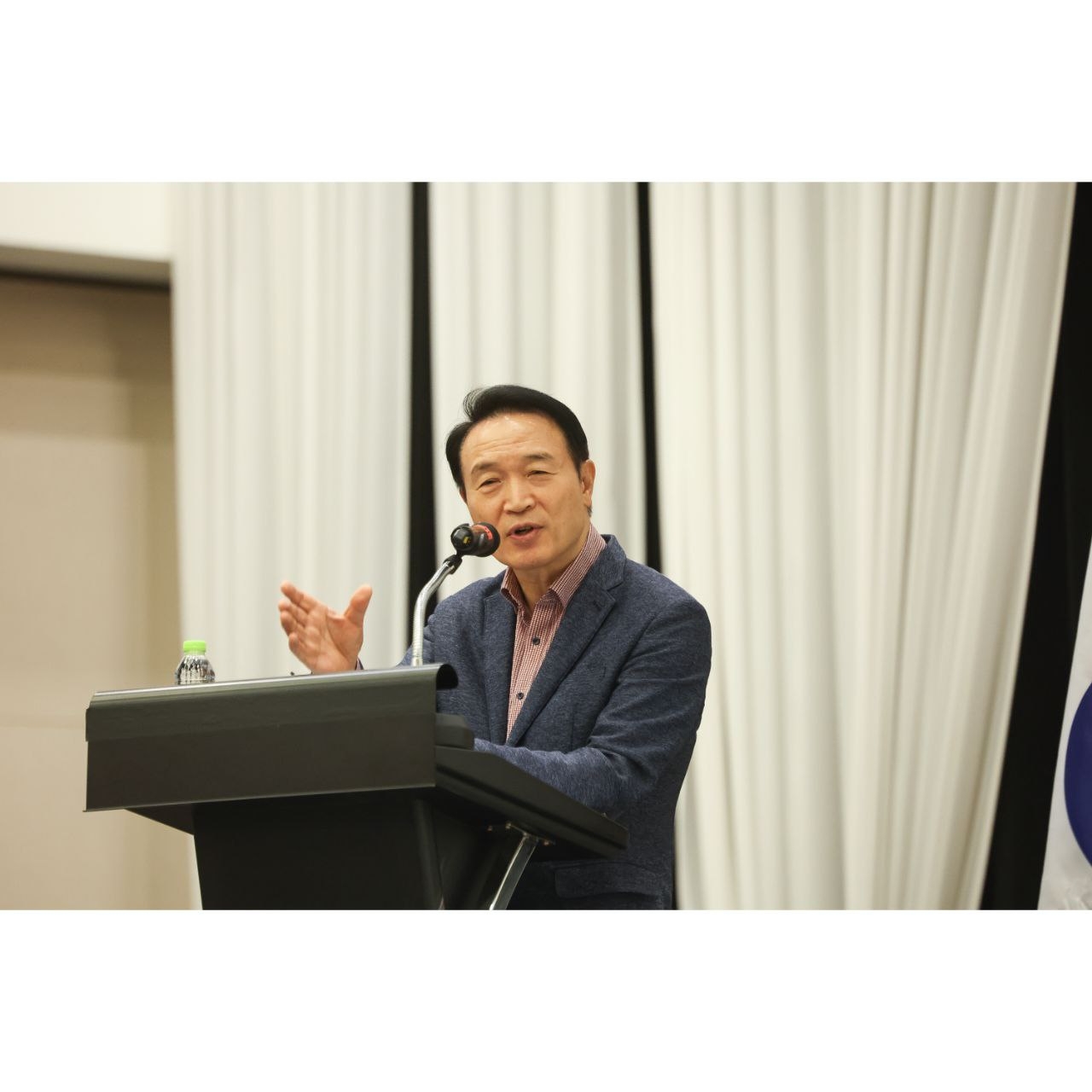 임태희 교육감이 워크숍에서 인사말을 하고 있다.