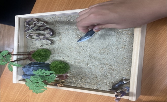 모래놀이 치료 모습.(사진제공=안산청소년꿈키움센터)