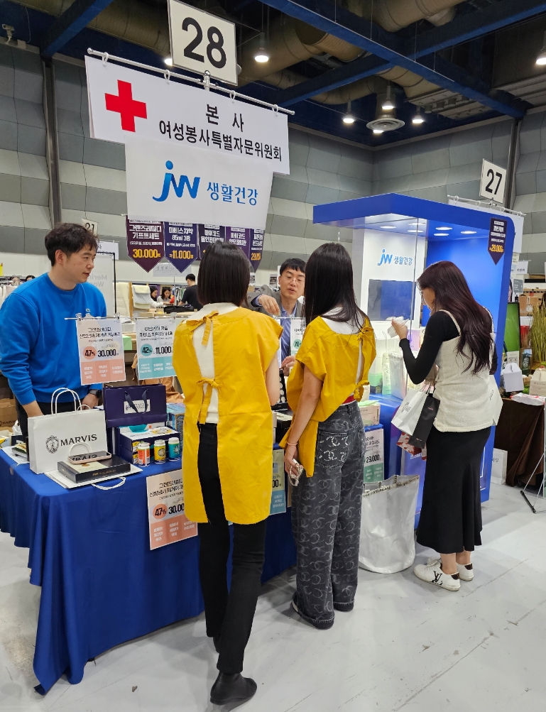 [기업사회활동] JW생활건강, ‘2023 적십자 바자 행사’ 참여