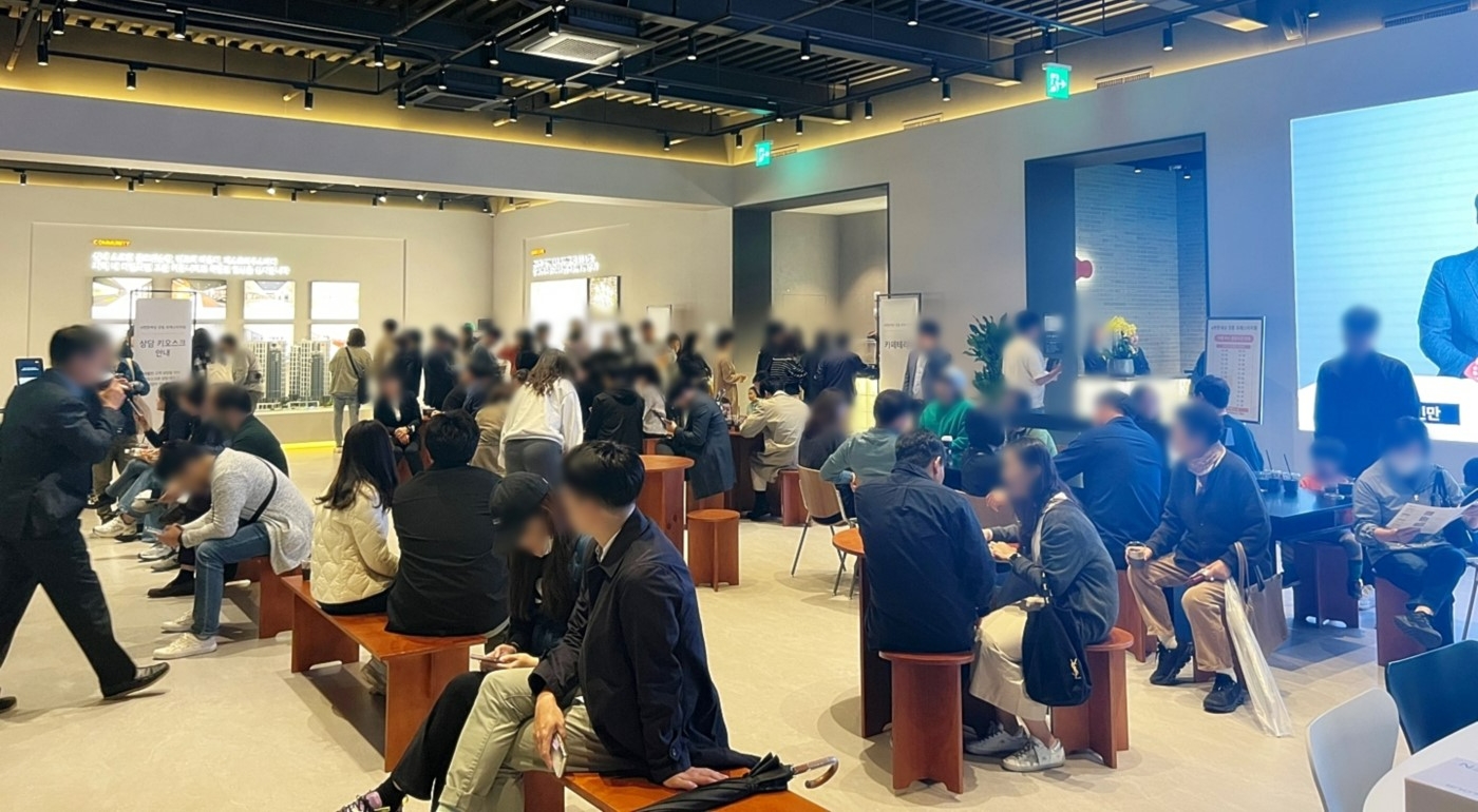 e편한세상 강동 프레스티지원 주택전시관.(사진=DL이앤씨)