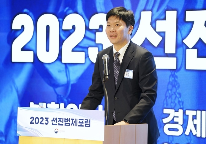 권순정 기획조정실장이 법무부장관의 개회사를 대독하고 있다.(제공=법무부)