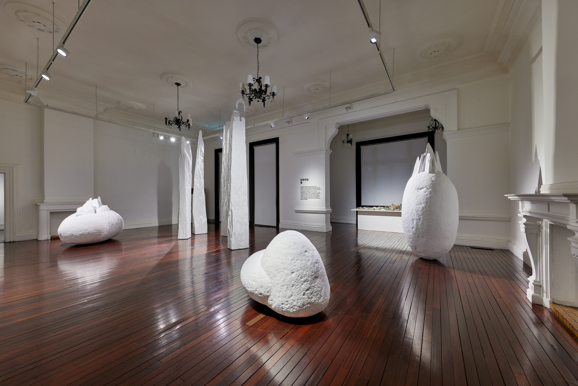 정현 개인전 《덩어리》 전시 전경 (사진=임장활)