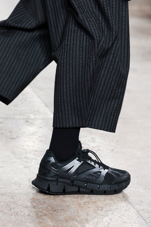 리복, ‘프리미어 플로트직 쉐도우’ 송지오 패션쇼에서 첫 공개