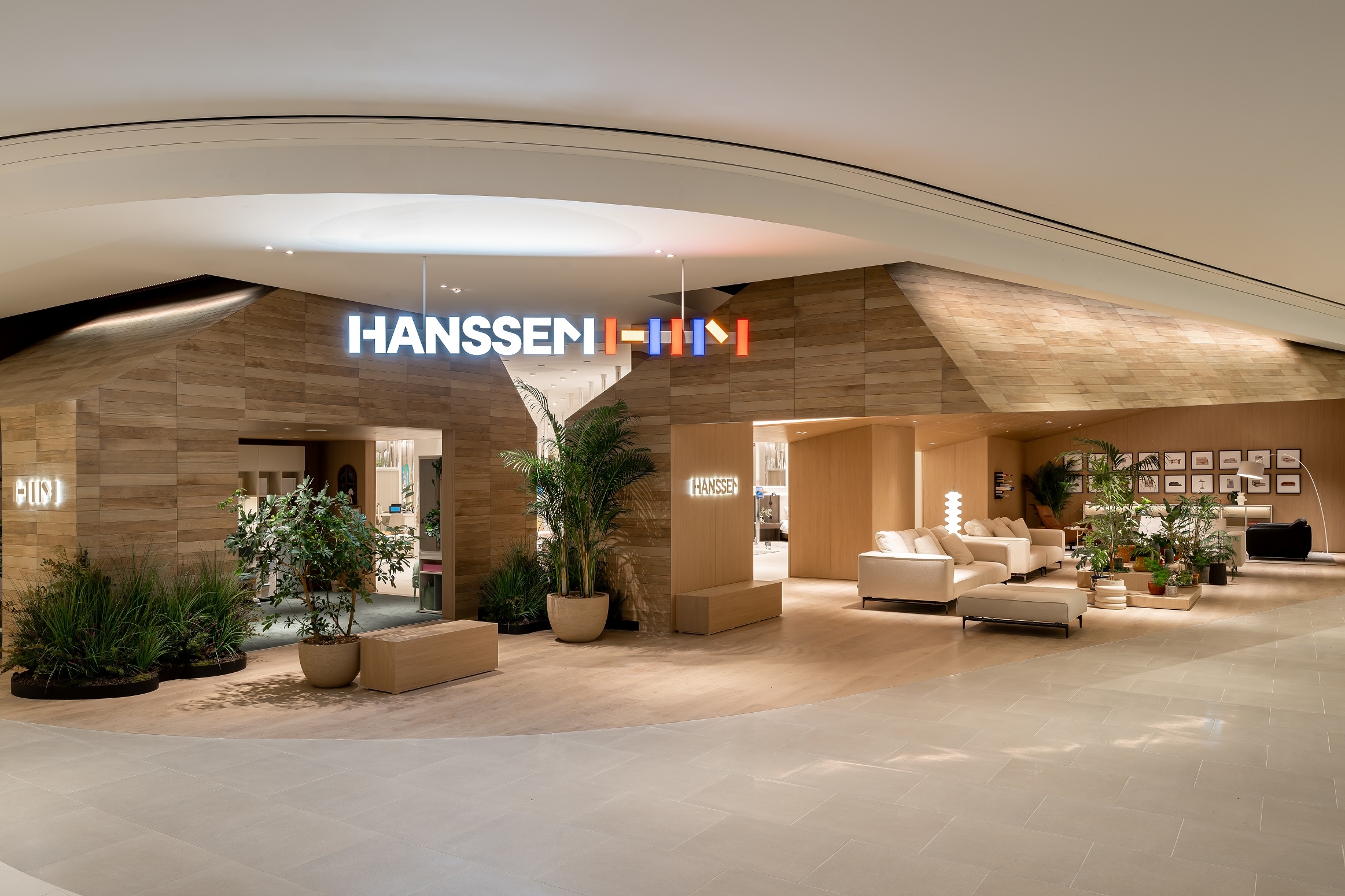 신규 BI가 적용된 한샘 스타필드 수원점 모습.(사진=한샘)