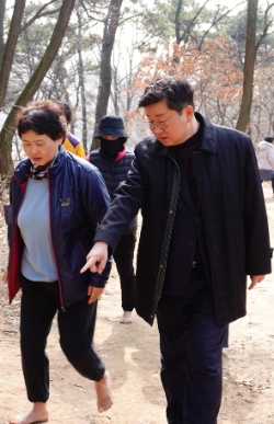 전해철 (오른쪽) 국회의원 (사진=의원실)