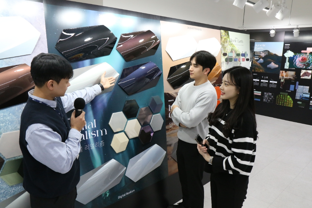 KCC가 24년 트렌드 펄스 세미나를 통해 컬러 디자인을 제안하고 있다.(사진=KCC)