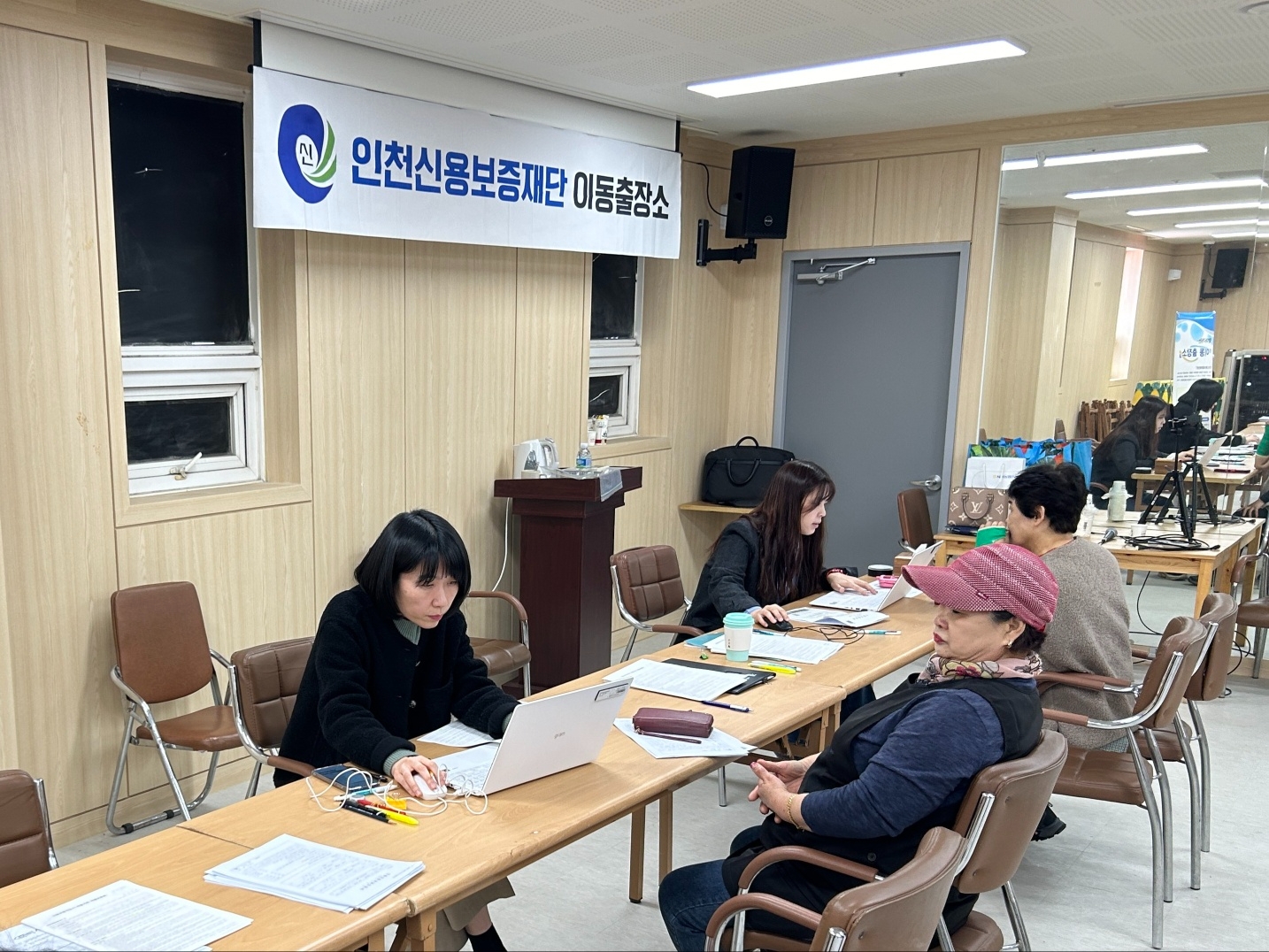 인천신용보증재단, 강화풍물시장에 이동출장소 운영