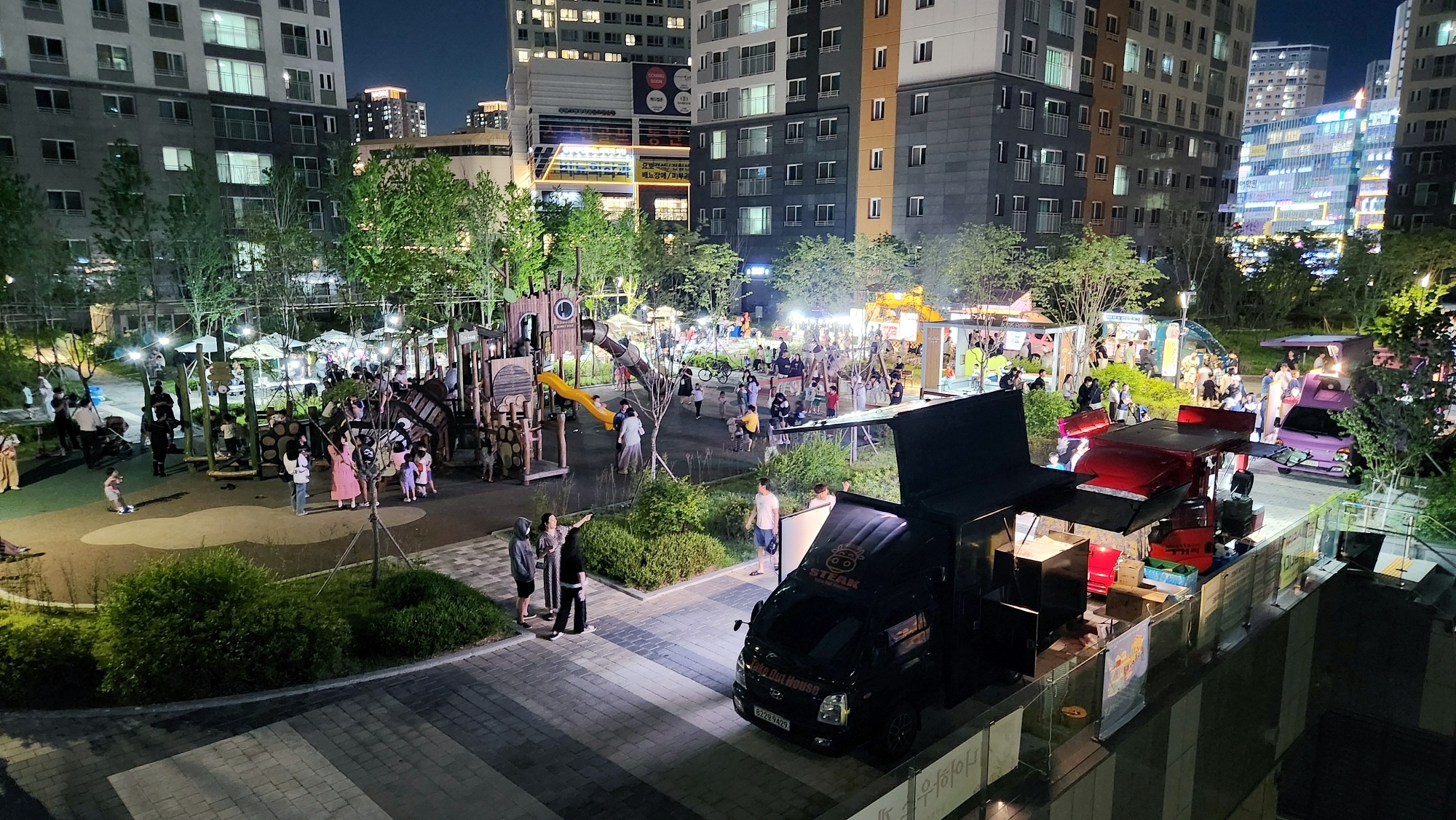 계절 프로그램으로 실시한 비어가든 행사 모습.(사진=케이디리빙)