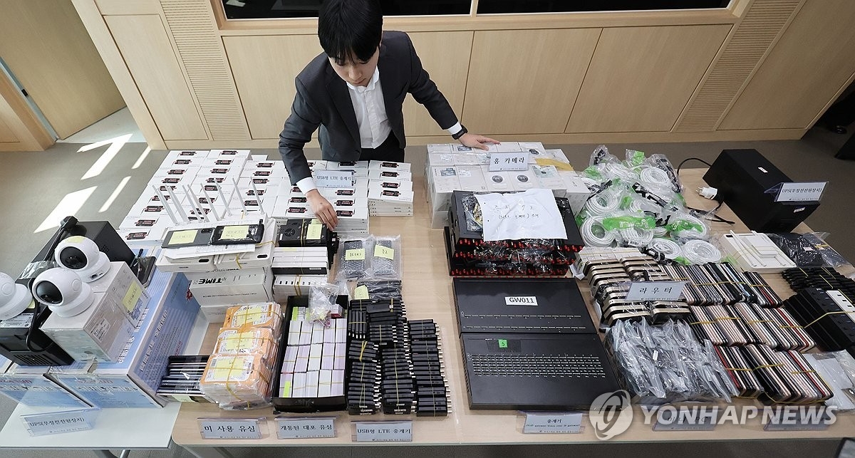 보이스피싱 발신번호 변작중계기 제품. (사진=연합뉴스)