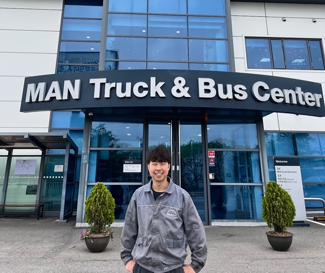 최연소 자동차정비 기능장에 합격한 부산자동차고 졸업생 박형수 씨.(사진제공=부산교육청)