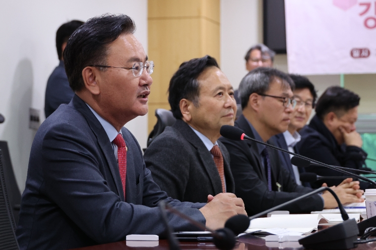 국민의힘 유상범 (맨 왼쪽) 국회의원 (사진=연합뉴스)