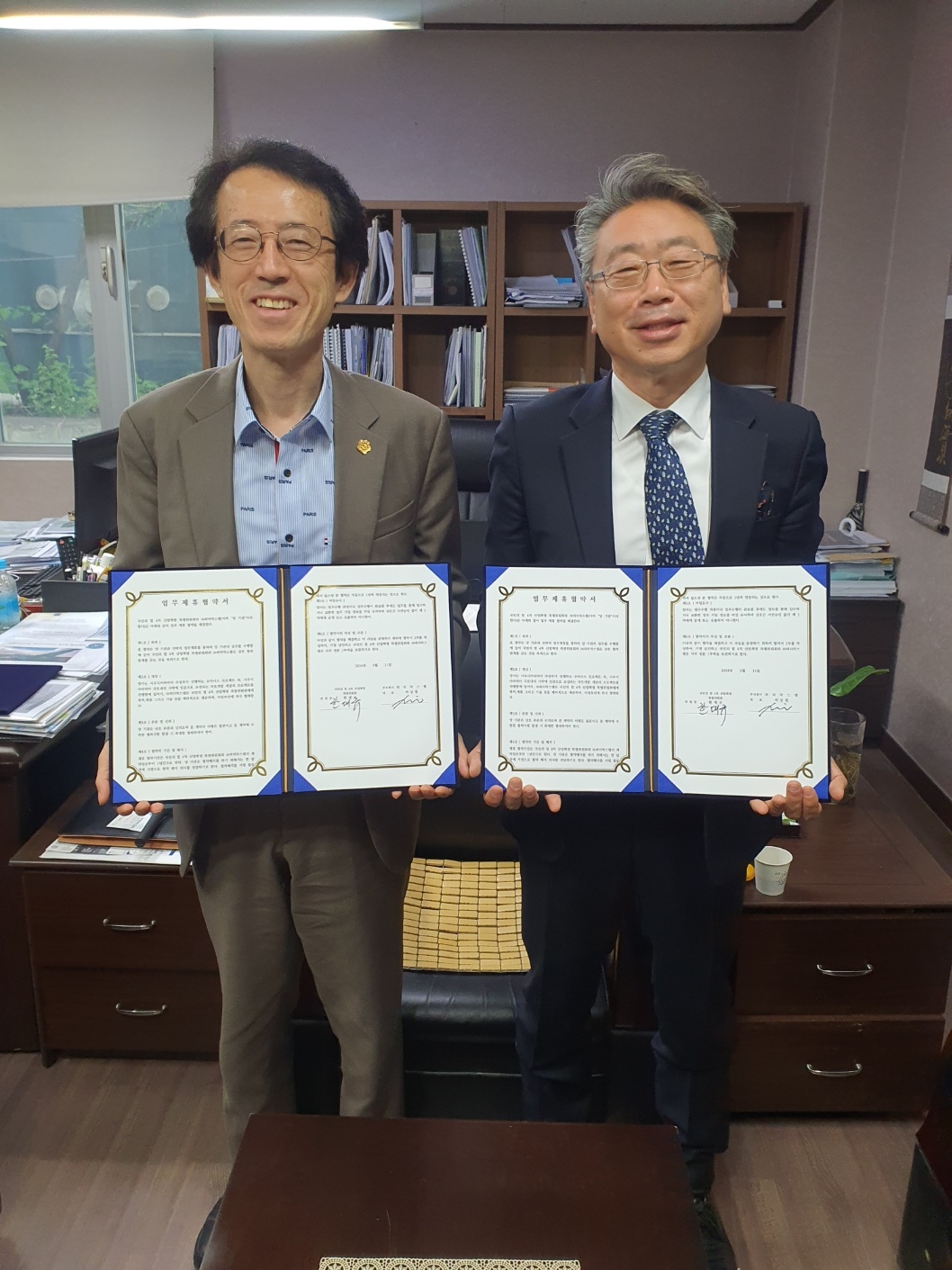 국민의힘 4차 산업혁명특별위원회 (위원장 한대규)는 (주)피터막스랩 (대표이사 여상현)와 지난 11일 지구 토양 황폐화 방지와 과도한 화학비료 사용으로 인한 지구 생태계 파괴를 막기 위해 공동 업무 협약을 체결했다.(사진=국민의힘 4차 산업혁명특별위원회)