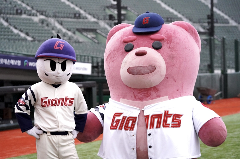 롯데홈쇼핑 벨리곰, 자이언츠 응원 영상 60만뷰 돌파