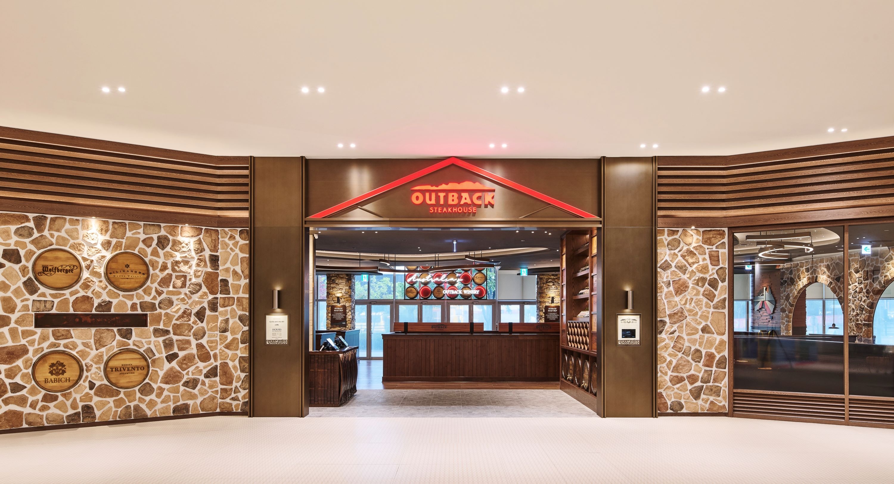 아웃백, 수원타임빌라스점 오픈