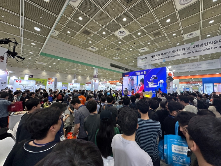 오스템임플란트, SIDEX 2024 성료..."전시회 최초 덴올 라이브쇼 현장 생방송"