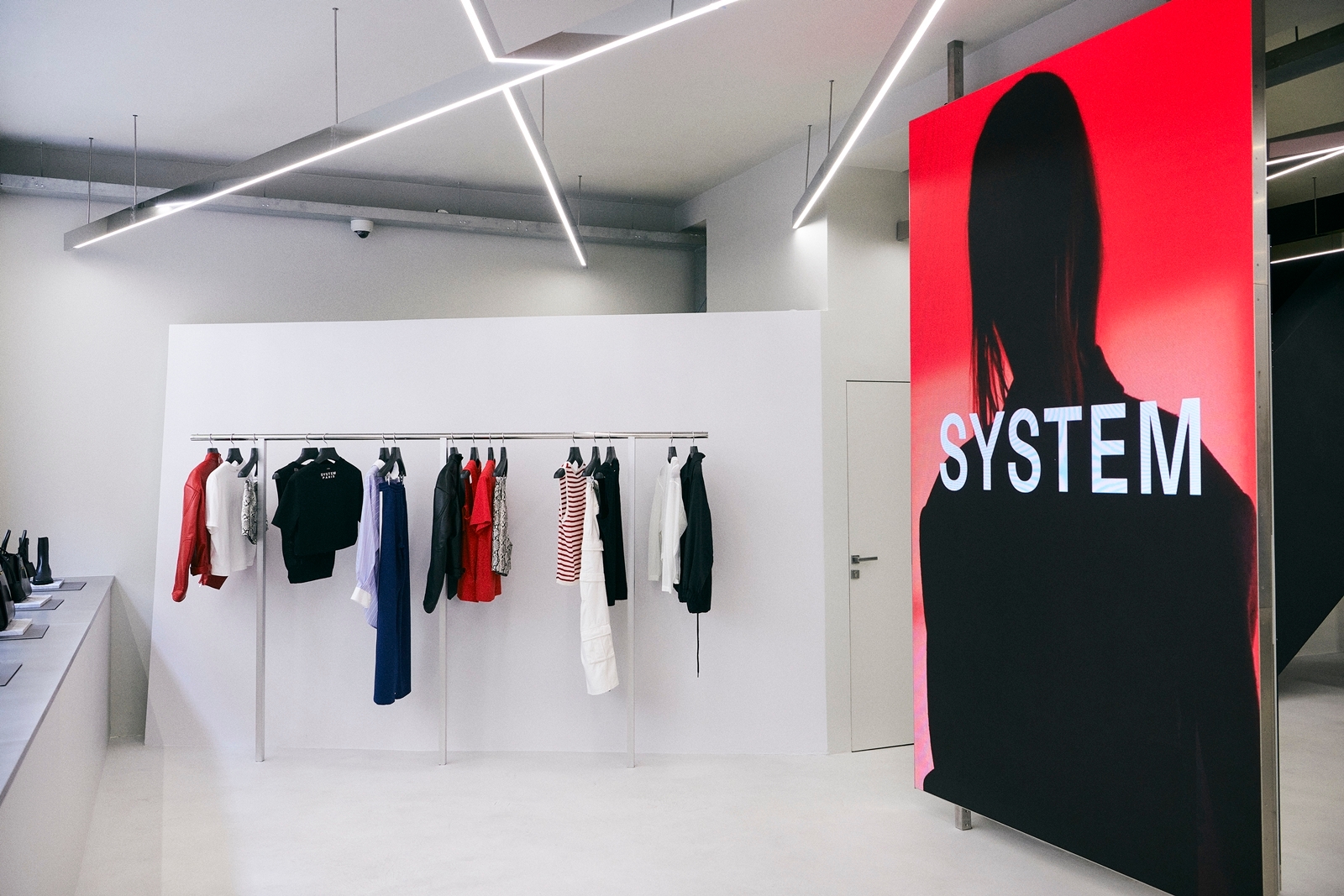 한섬 시스템, 글로벌 플래그십 스토어 오픈