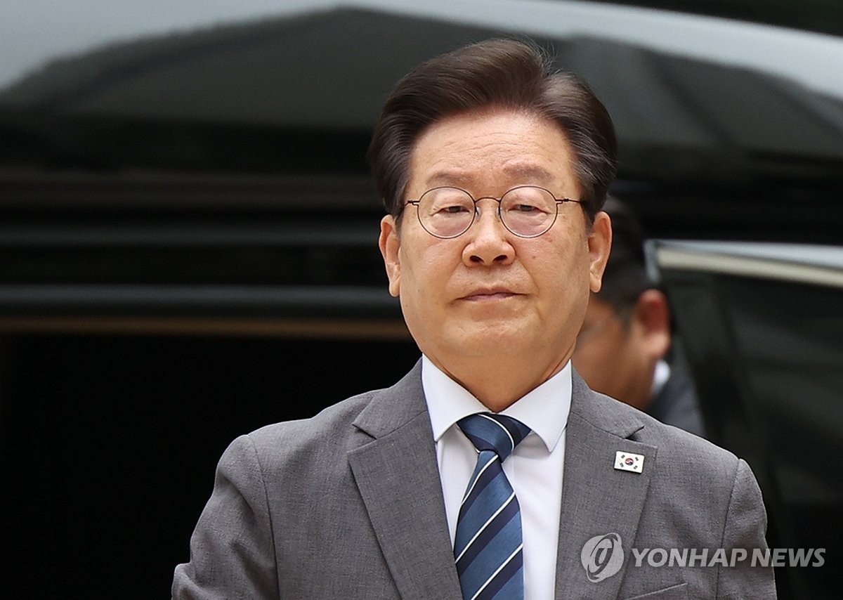 법정 향하는 이재명 전 대표.(사진=연합뉴스)