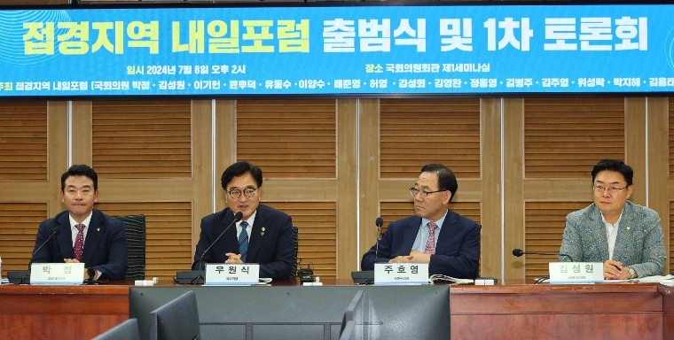 김성원 (오른쪽) 국회의원 (사진=연합뉴스)