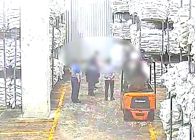 세관 검사 장면.(동영상 캡처, 제공=부산본부세관)