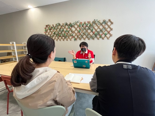 관내 대입수험생과 학부형이 진로 진학 컨설팅을 진행하고 있다.(제공=부산 기장군)