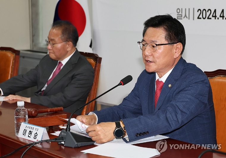 이헌승 (오른쪽) 국회의원 (사진=연합뉴스)