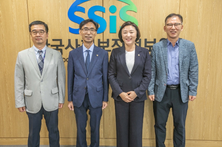 민주당 전진숙 (오른쪽 두번째) 국회의원 (사진=의원실)