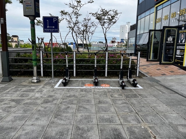 기장군이 설치한 개인형 이동장치 주차시설.(제공=부산 기장군)