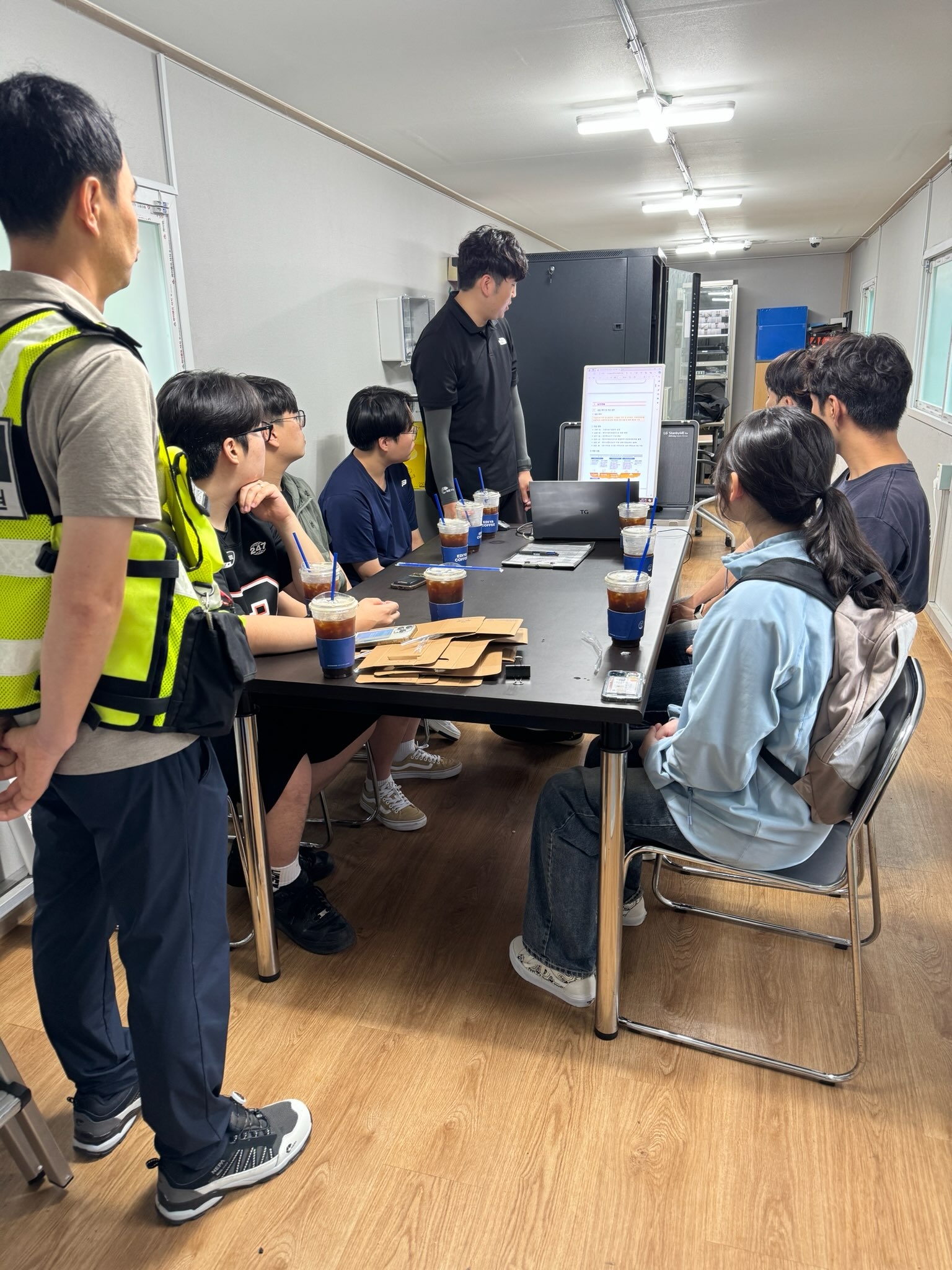 충남 보령 원산안면대교 계측관리동에서 교량 유지관리에 대해 교육 전경.(사진=국토안전관리원)