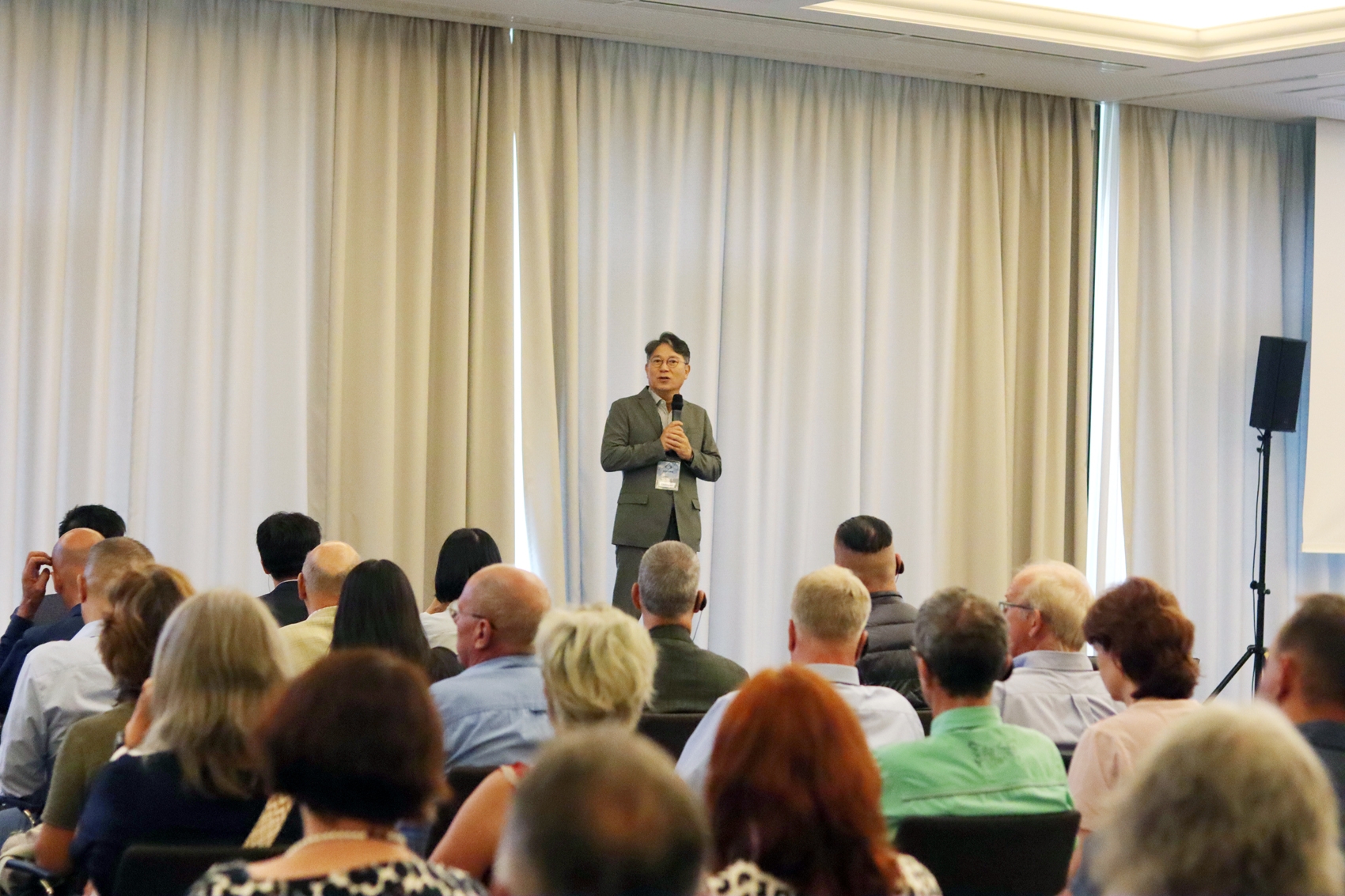 KGM 곽재선 회장이 튀르키예에 이어 독일 딜러들과 콘퍼런스를 갖는 등 글로벌 광폭 행보로 수출 물량 확대에 나섰다.(사진=KGM)