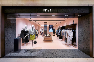 N21, 현대 무역점에 정식 매장 오픈