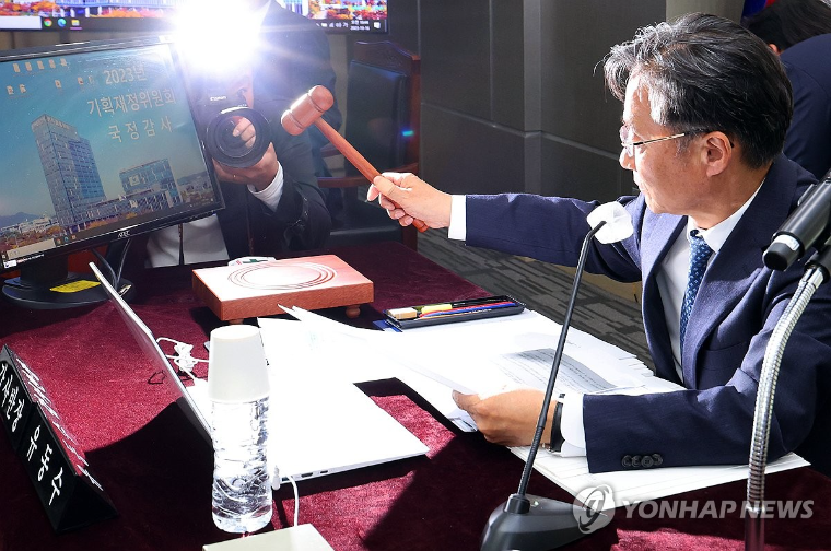 유동수 국회의원 (사진=연합뉴스)