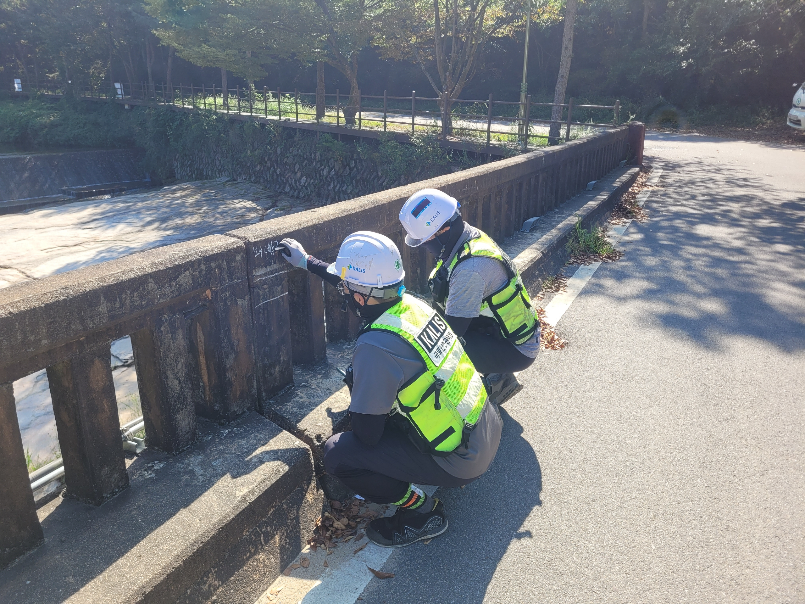 속리산 화양2교 난간 외관조사 전경. (사진=국토안전관리원)