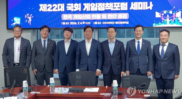 위성곤 (오른쪽 세번째) 국회의원 (사진=연합뉴스)