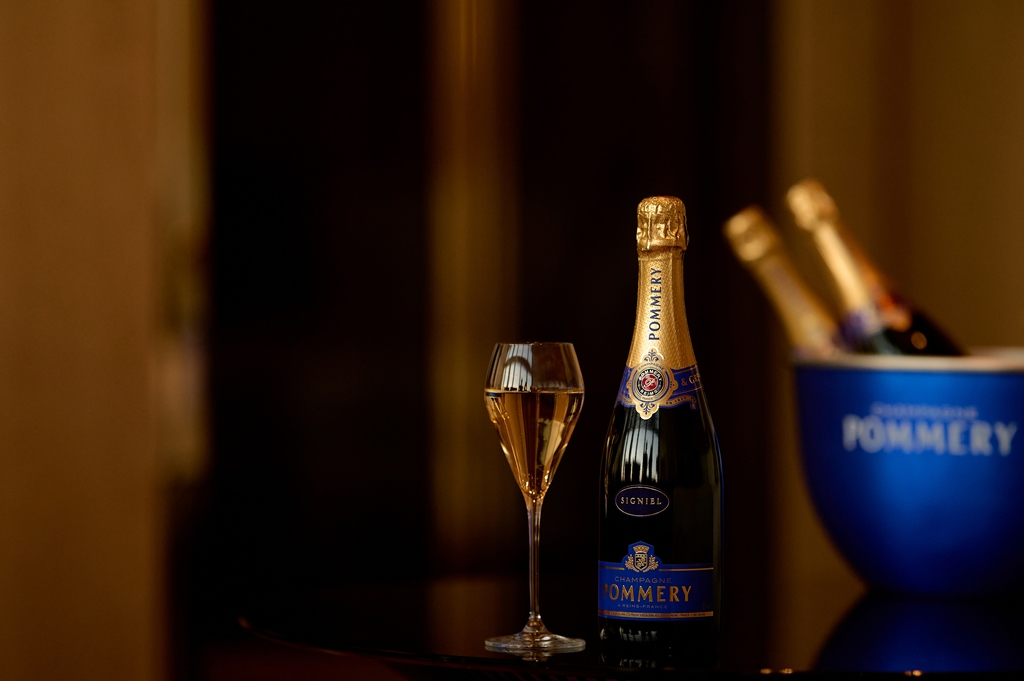 시그니엘 X 뽀므리 샴페인.(사진=롯데호텔앤리조트)