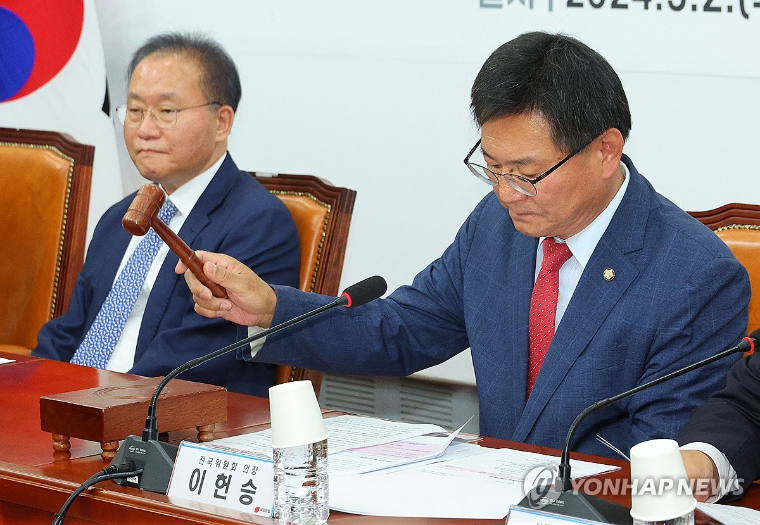 이헌승 (오른쪽) 국회의원 (사진=연합뉴스)