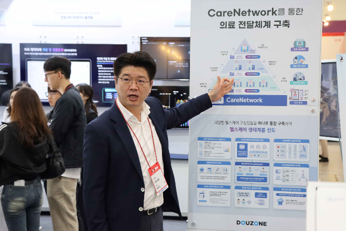 더존비즈온, KHF 2024에서 AI·빅데이터 기반 의료 IT 혁신 선보여