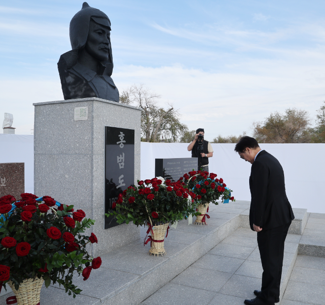 우원식 의장, 홍범도 장군 기념공원 방문