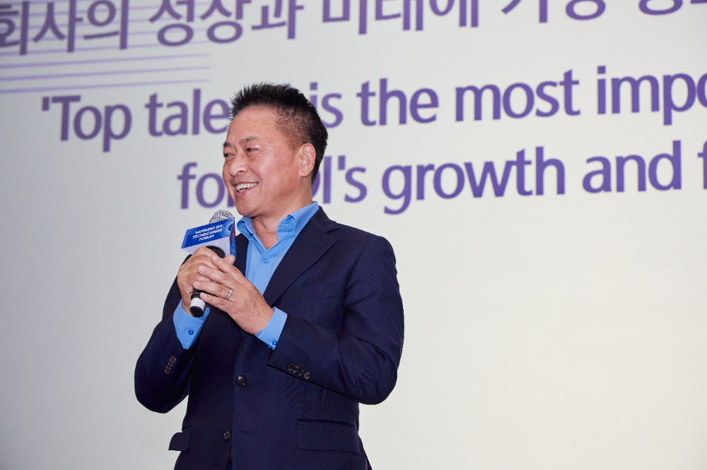 최윤호 삼성SDI 대표이사 사장이 12일(현지시간) 영국 런던에서 열린 'Tech & Career Forum'에서 환영사를 발표하고 있다. 사진=삼성SDI