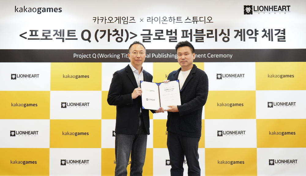 왼쪽부터 카카오게임즈 한상우 대표, 라이온하트 스튜디오 김재영 의장. 사진=카카오게임즈