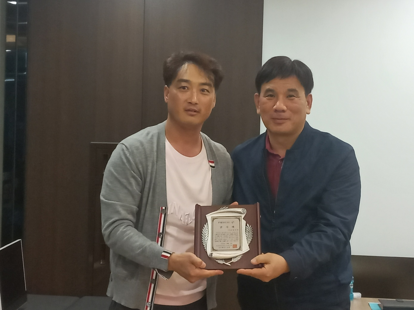 ‘음성 푸르지오 더 퍼스트’의 시행사인 삼일개발산업㈜이 입주예정자협의회로부터 감사패를 전달받았다.