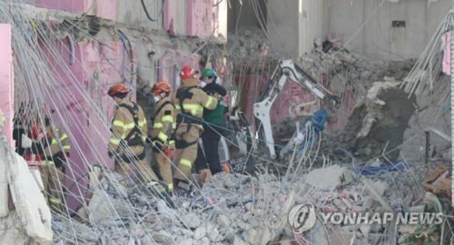 화정아이파크 붕괴현장 구조작업.(사진=연합뉴스)