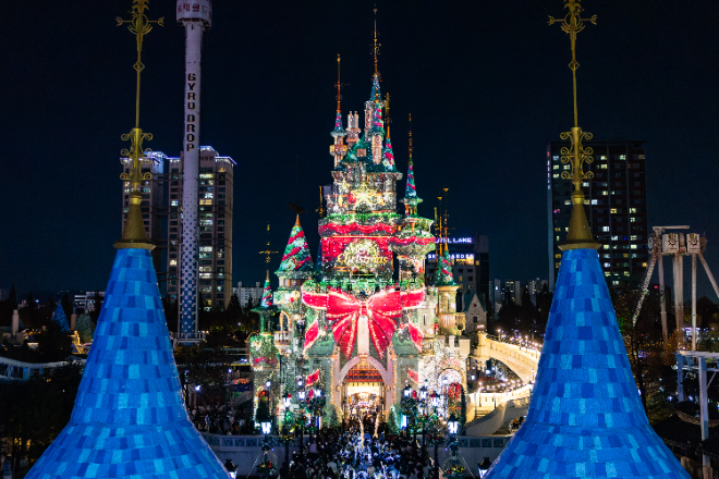 롯데월드, 어드벤처 맵핑쇼부터 서울스카이 재즈 공연까지..."설렘 가득 크리스마스"