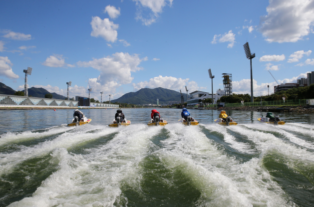 미사 경정장에서 선수들이 계류대를 출발해 경주에 출전하고 있다. (사진=국민체육진흥공단)